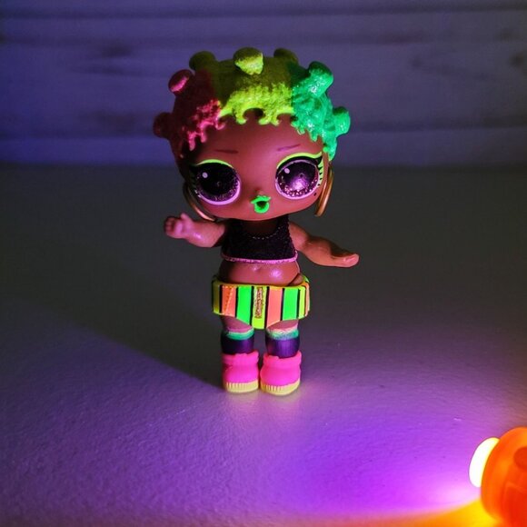 LOL Surprise Doll Blacklight Jammin Lights Series Lights Glitter Glow Neon 9 PCS - Picture 11 of 11